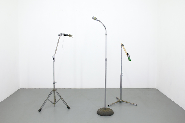 Jared Ginsburg. Music stands, motors and various objects, dimensions variable (height: 149 cm)